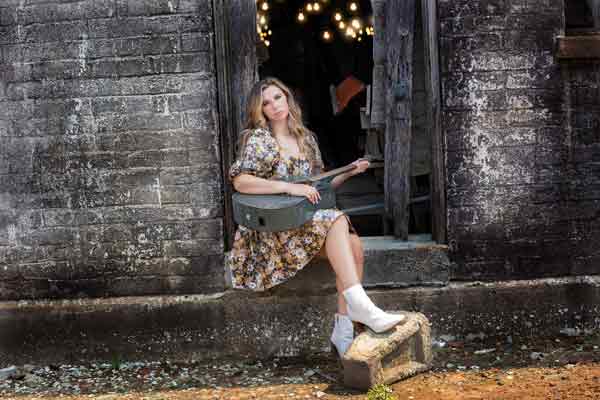 High School Senior and Her Guitar in Franklin TN | Senior Photoshoot Moments By T