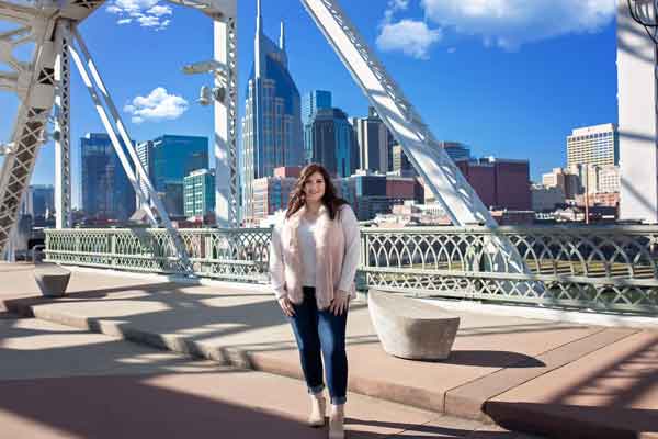 Nasvhille Pedestrian Bridge Senior Session | Senior Photoshoot Moments By T