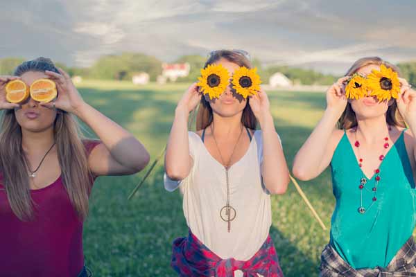 Buddy Tales: Top Senior Photographer Unveils the Chronicles of High School Hilarity